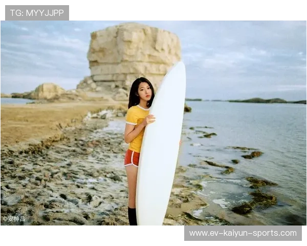 冲浪女将坐在板上晒太阳被捕捉成封面